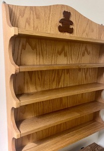 lot 77 image: Oak Display Shelf