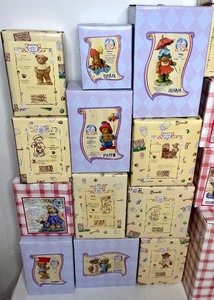 lot 85 image: Collectable Cherished Teddies Figurines
