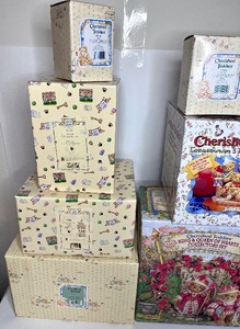 lot 89 image: Cherished Teddies Collectable Figurines