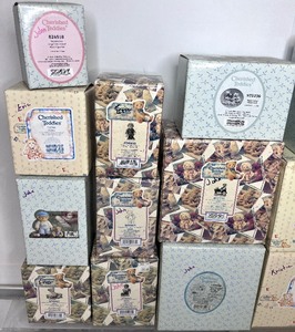lot 83 image: Collectable Cherished Teddies Figurines