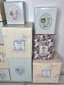 lot 82 image: Cherished Teddies Figurines