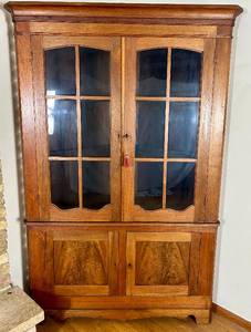 lot 11 image: Antique Display Corner Cabinet