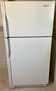 lot 19 image: Jenn Air RefridgeratorFreezer MODEL JRTE199
