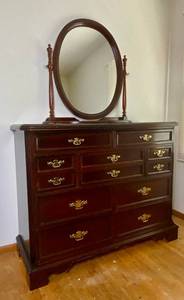 lot 24 image: Vintage Bassett Cherry 9 Drawer Dresser