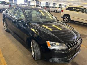 lot 10 image: 2014 Volkswagen Jetta SEL