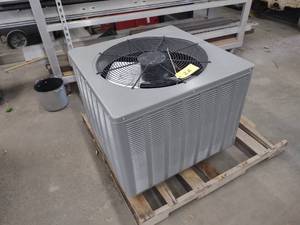 lot 22 image: Rheem Model RCU13022A36J757 Air Con...