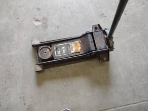 lot 56 image: Arcan 3 12 Ton Floor Jack...