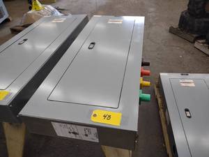 lot 48 image: Siemens P2 Panel Box, 480 Volt, 3 p...