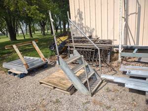 lot 162 image: Aluminum Tread Stairway, 27Wide, 2...