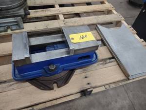 lot 169 image: Kurt 6Machine Vise with Swivel Bas...