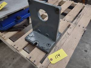 lot 174 image: Bridgeport Angle Plate...