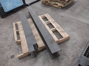 lot 166 image: Steel Beam, 8x13 lb. x80...