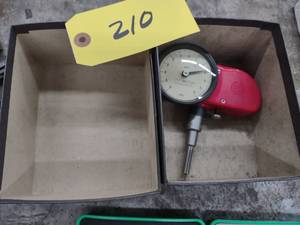 lot 210 image: Comptorgage...