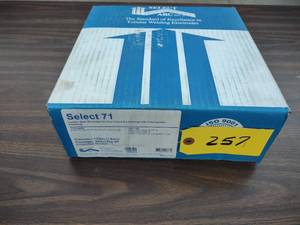 lot 257 image: Select Arc Select 71 Welding Wire, ...