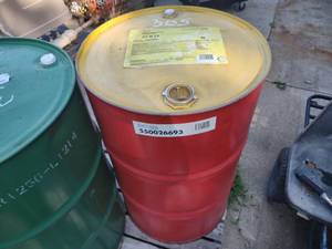lot 305 image: Shell Tellus S2M32 Industrial Hydra...