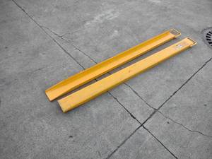 lot 308 image: 6 Fork Extensions, Fits 4 Forks (...