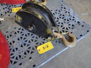 lot 313 image: Load Block, 4 Ton (This Item Is Loc...