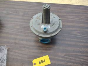 lot 332 image: Maxitrol 210E Gas Regulator (This I...