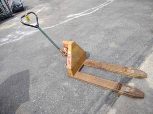 lot 343 image: Rol Lift Narrow Pallet Jack, 21 (T...