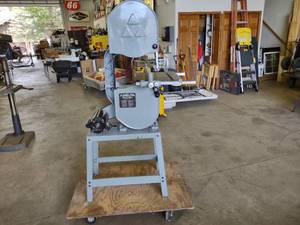 lot 10 image: Delta 14 Bandsaw, Cat. No. 28-275,...