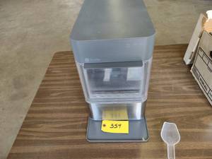 lot 359 image: G.E. Profile Ice Maker, Works (This...