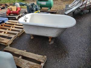 lot 379 image: Cast Iron Claw Foot Bathtub, 52x29....