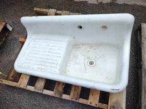 lot 381 image: Cast Iron Sink, 42.5x20.5 (This Ite...