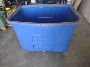 lot 462 image: Work Saver Mobile Truck 16 cu. Ft. ...