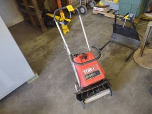lot 475 image: Toro S140 Gas Snowblower, Works (Th...