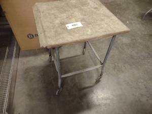 lot 480 image: Shop Cart, 24x24 (This Itemis Locat...
