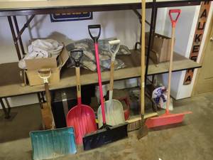 lot 486 image: Shovels, Brooms, & Scraper (This It...