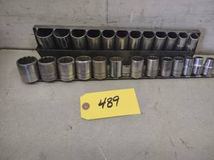 lot 489 image: 12 Sockets...