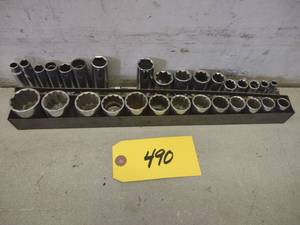 lot 490 image: 12 Sockets...