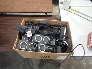 Box of computer speakers&nbsp