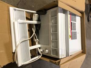 GE 5,000 BTU 115V Window Air Conditioner Cools 150 Sq. Ft. in White  Customer Returns See Pictures