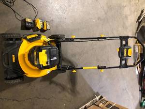 Dewalt Lawn Mower Battery and Charger No Bag Customer Returns See Pictures