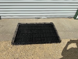 lot 24 image: Large Wire Frame Dog Kennel  Crate