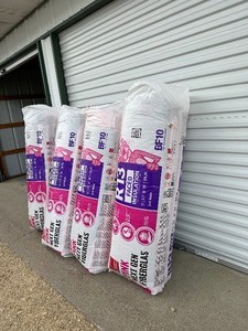 lot 10 image: 44 Bats  4 Packages of Pink Owens Corning R-13 Kraft Faced Fiberglass Insulation Batt 15 in. x 93 in.