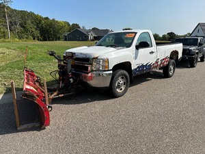 lot 1 image: 2014 Chevrolet Silverado 2500HD - 4x4 with Snow Plow - Runs  Drives - Tow Away - Runs  Drives