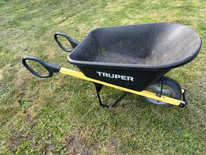 lot 20 image: Truper Poly Wheelbarrow with Steel Handle - 6 cu.ft.