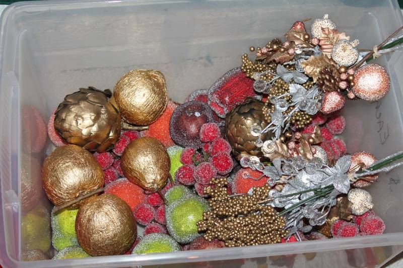 lot 79 image: Lot of Holiday Decorations Ornaments, Stockings, and Garland