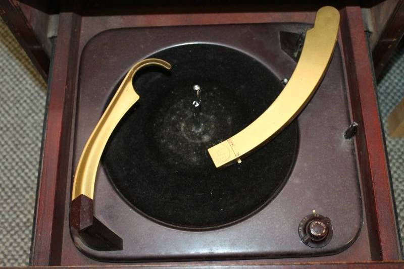 lot 9-10 image: Vintage Console Record Player