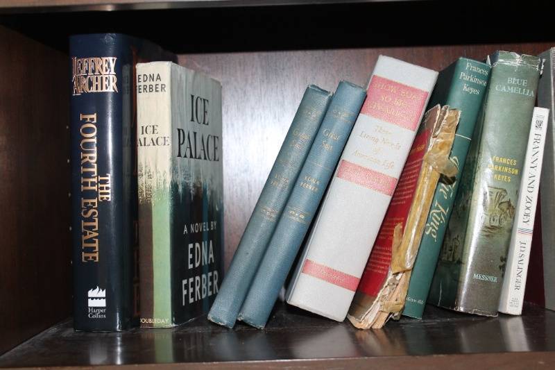 lot 13 image: Large Collection of Assorted Books - Fiction, Non-Fiction, and Reference
