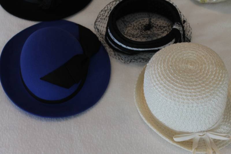 lot 29 image: Assorted Collection of 15 Womens Vintage Hats