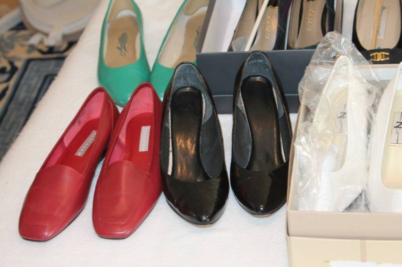 lot 31 image: Lot of Womens Shoes Size 7- Various Styles and Brands