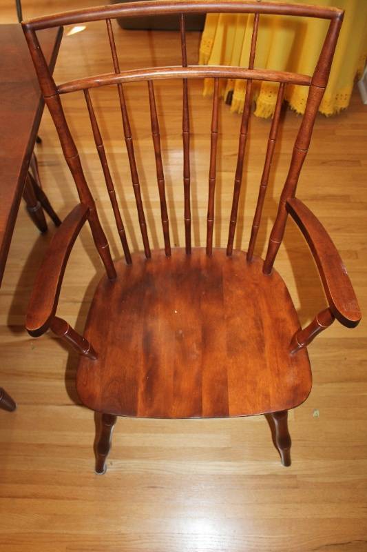 lot 9-35 image: Nichols & Stone Wooden Dining Table Set with 4 Chairs