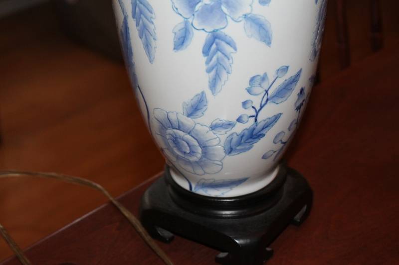 lot 41 image: Blue Floral Ceramic Table Lamp with White Shade