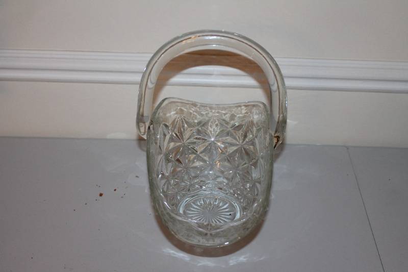 lot 45 image: Vintage Clear Glass Basket with Diamond Pattern