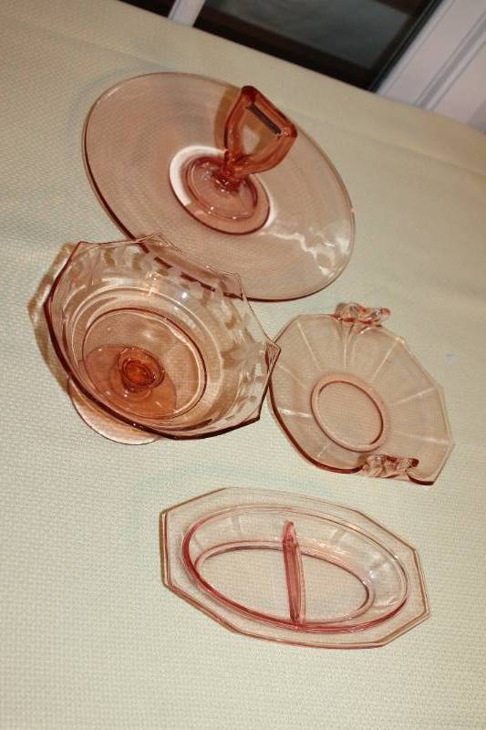 lot 51 image: Lot of Vintage Pink Depression Glass Dishes