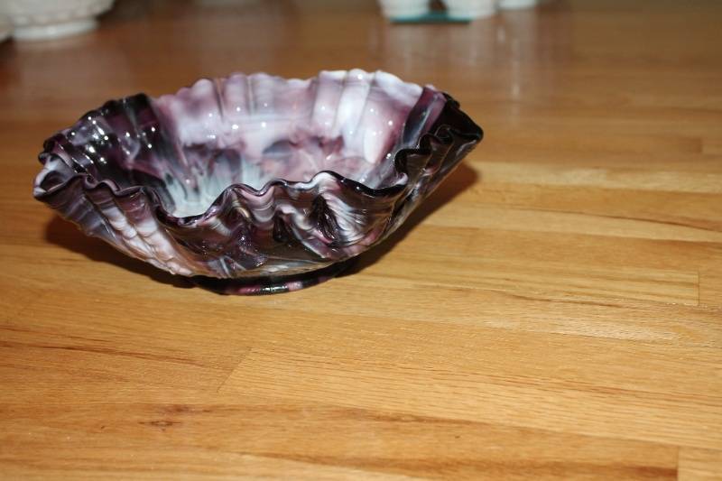 lot 54 image: Vintage Handcrafted Glass Bowl with Floral Design
